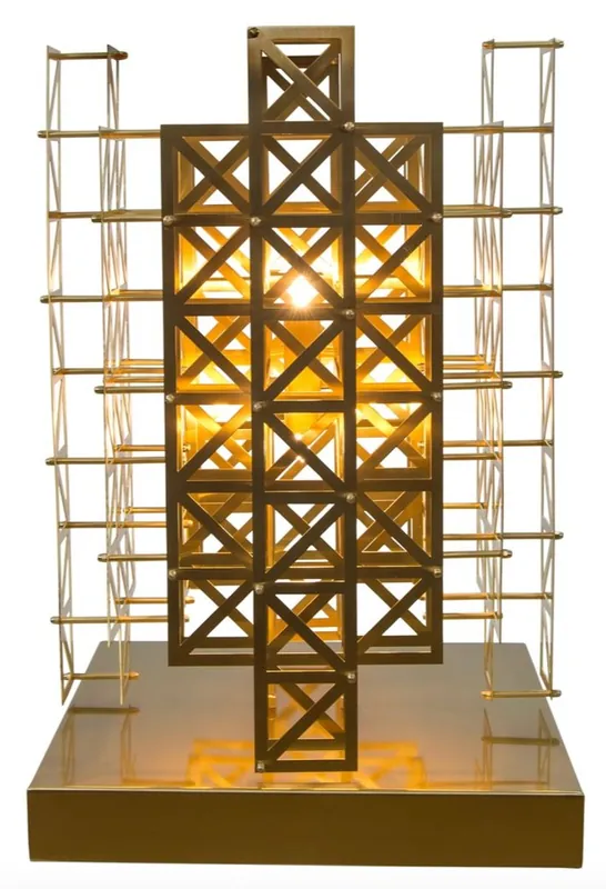 Schneller Versand Casa Padrino Designer Tischleuchte Messing 45 x 45 x H. 65 cm - Hotel Möbel