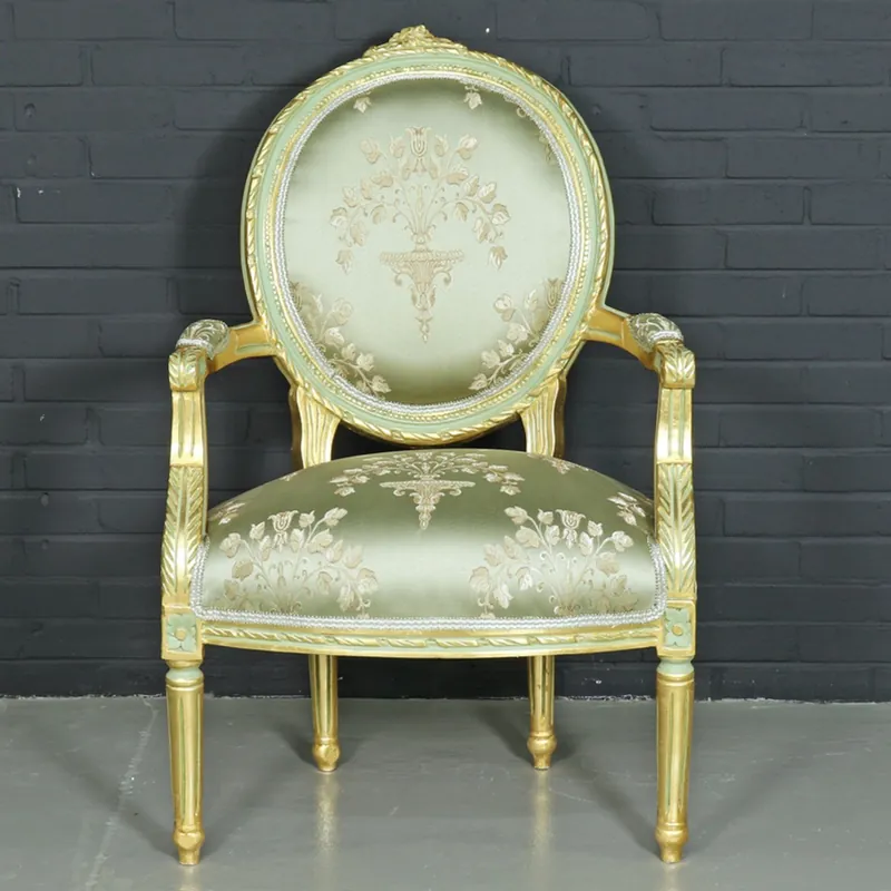 Casa Padrino Barock Salon Stuhl "Medaillon" Mod2 mit Armlehnen Hellgrün / Gold - Antikstil Stuhl Ausverkauf