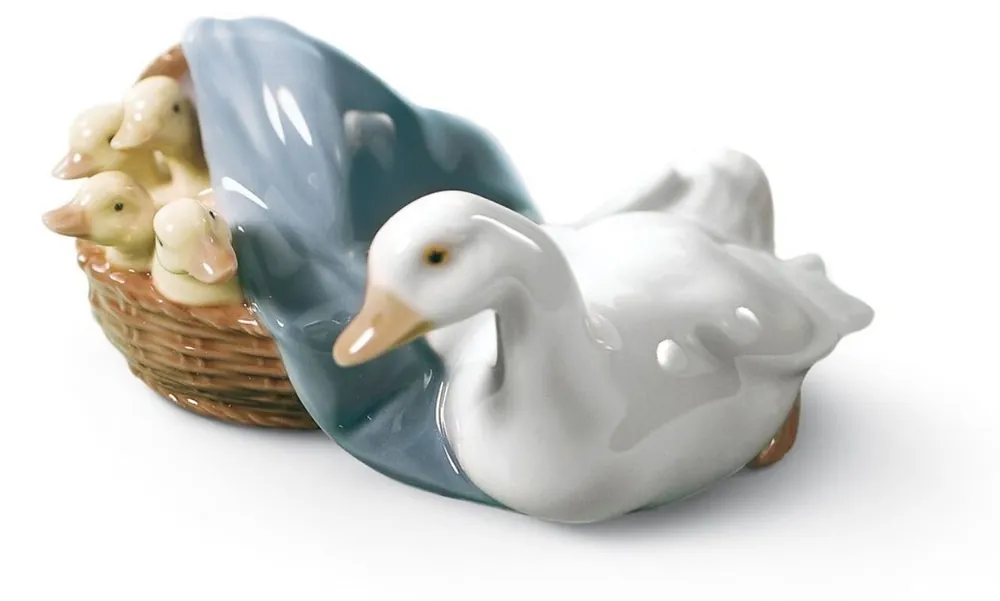 Casa Padrino Luxury Porcelain Sculpture Duck with Offspring Multicolor 9 x H. 6 cm - Handmade & Handpainted Deco Figurine Billig