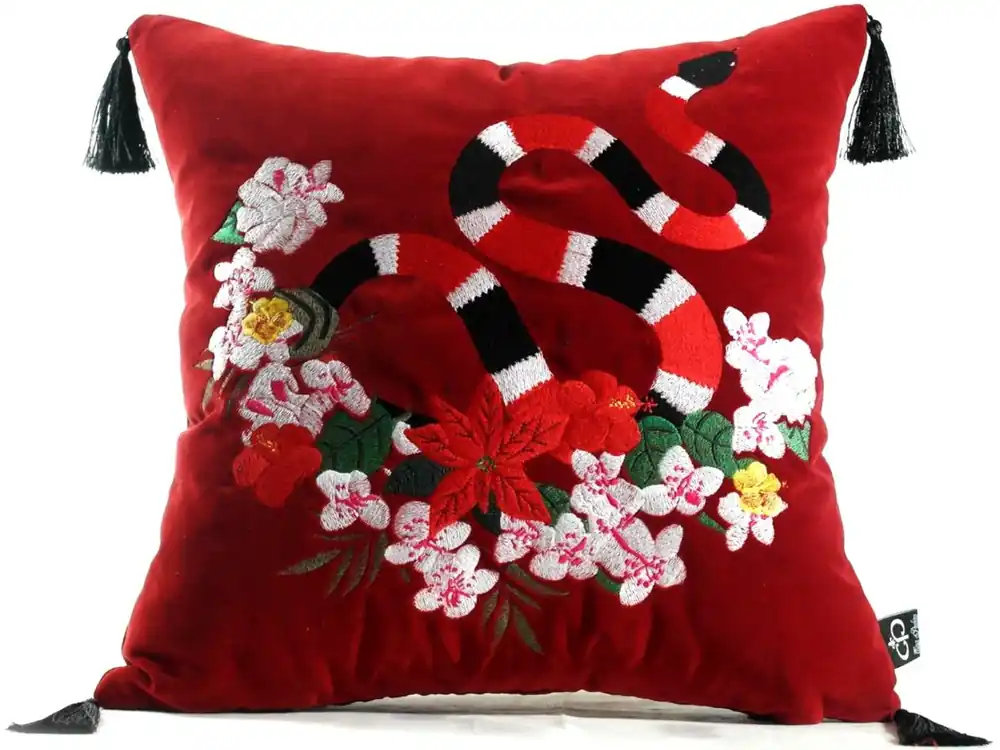Casa Padrino luxury pillow with tassels snake red / multicolor 45 x 45 cm - Finest Velvet Fabric - Luxury Quality Begrenztes Angebot