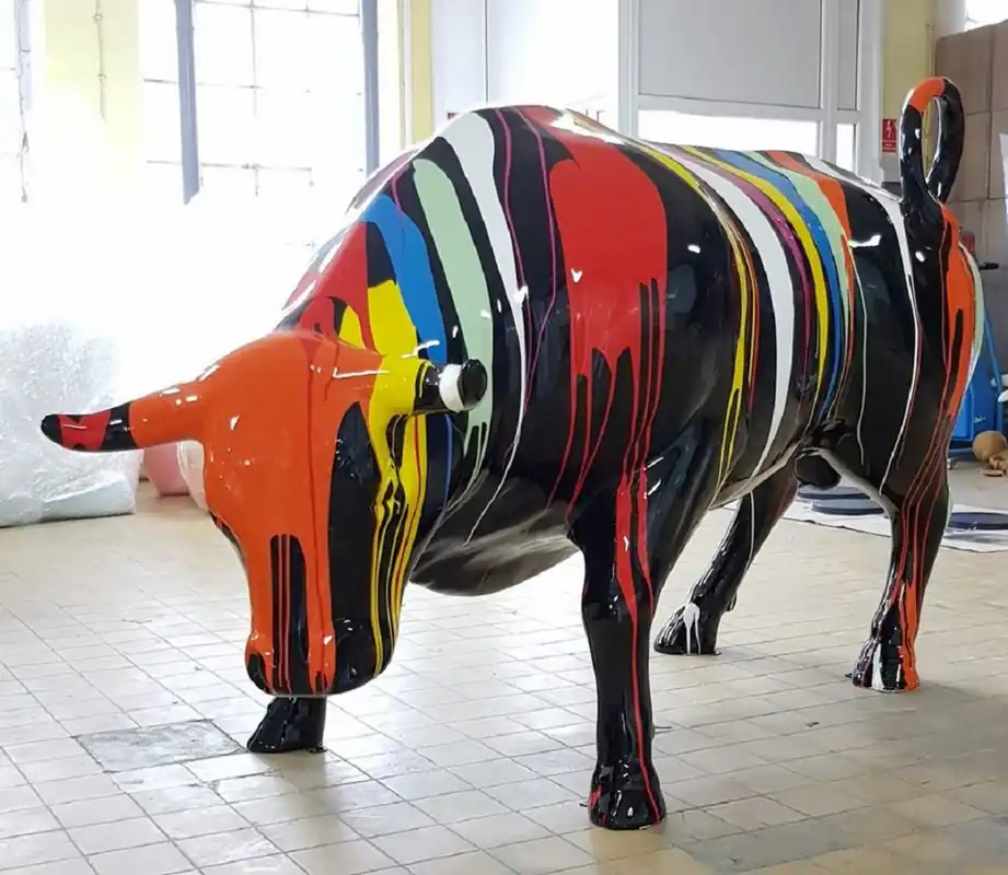 Casa Padrino XXL Deko Skulptur Stier Schwarz / Bunt 235 x H. 140 cm Highlight