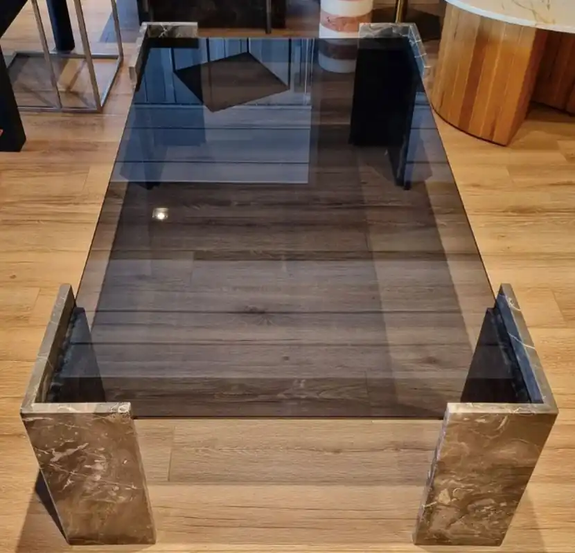 Neue Kollektion Casa Padrino Luxus Marmor Couchtisch mit Glasplatte Schwarz / Grau 140 cm