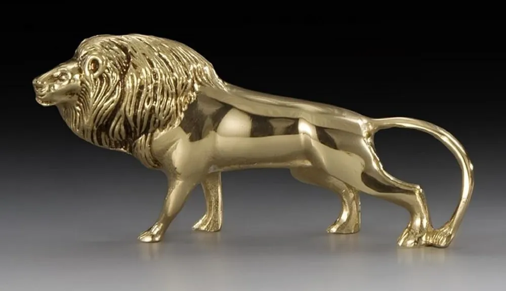 Casa Padrino Luxus Bronze Deko Skulptur Löwe Gold 17 x H. 8 cm - Schreibtisch Deko Zertifiziert