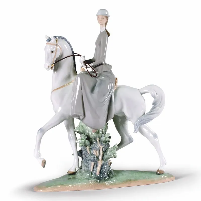 Bestpreis Casa Padrino Luxury Decorative Porcelain Sculpture Woman on Horse H. 45 cm - Handmade