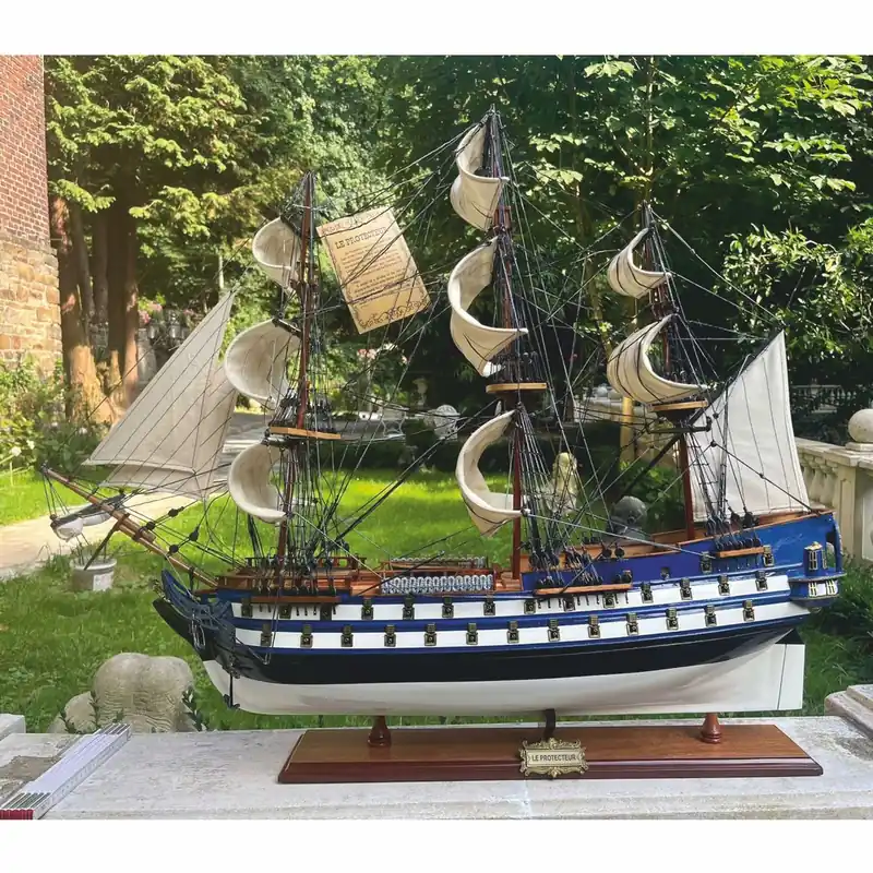 Casa Padrino Decorative Flagship Le Protecteur 94 cm - Handcrafted Wooden Ship Mega-Angebot