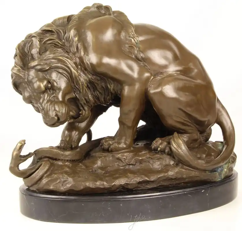Casa Padrino sculpture en bronze de luxe Lion avec serpent sur socle en marbre bronze / or / noir 41 x H. 35 cm - Figurine de Luxe en Bronze Letzte Chance