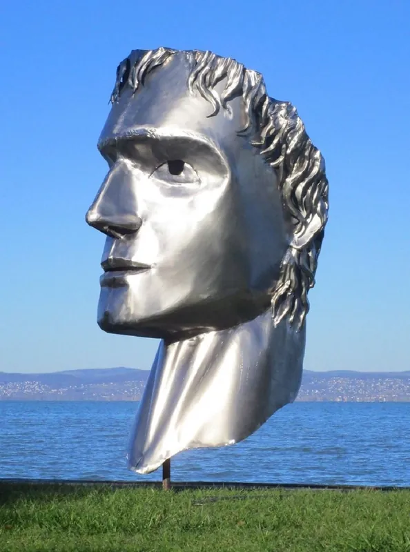 Angebot Casa Padrino sculpture décorative de jardin en acier inoxydable XXL tête argent H. 213 cm
