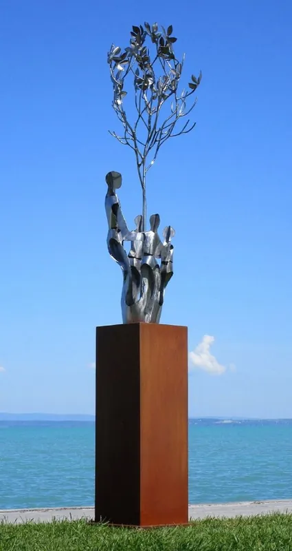 Casa Padrino sculpture décorative de jardin XXL en métal amis à l'arbre sur colonne argent / rouille H. 260 cm Direktkauf