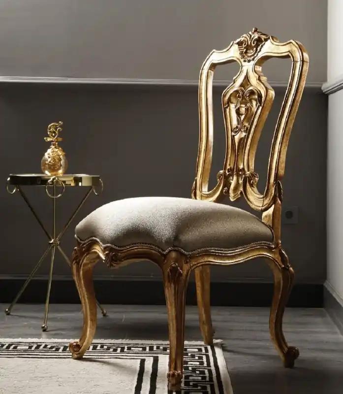 Jetzt Bestellen Casa Padrino chaise de salle à manger baroque de luxe argent / or antique H. 116 cm - Meubles de salle à manger baroques