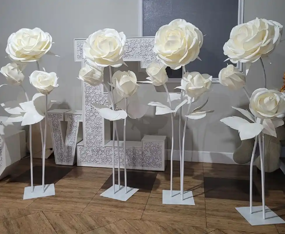 Ausverkauf Casa Padrino ensemble de 6 roses décoratives XXL de luxe blanc / crème Ø 55 x H. 180 cm - Accessoires de décoration mariage