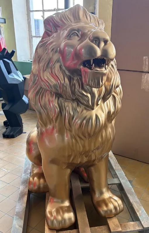 Neue Kollektion Casa Padrino sculpture décorative XXL lion or H. 143 cm - Figurine décorative de jardin