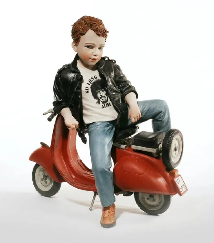 Meistverkauft Casa Padrino sculpture décorative en porcelaine garçon avec scooter H. 29 cm - Fabriqué en Italie