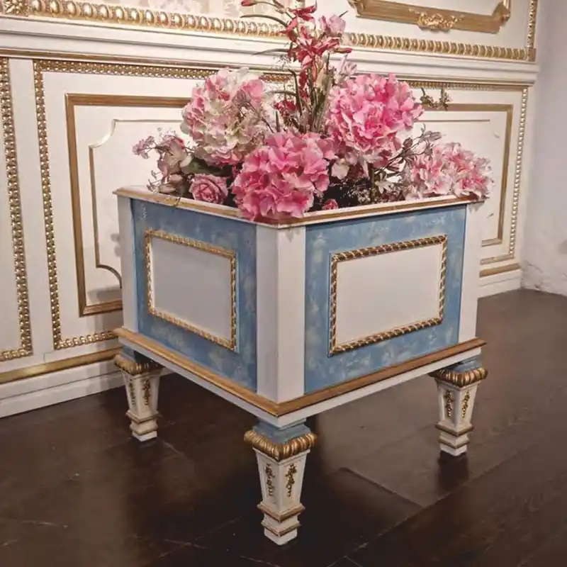 Markenware Casa Padrino pot de fleurs baroque de luxe bleu clair / blanc / or H. 54 cm - Fabriqué en Italie