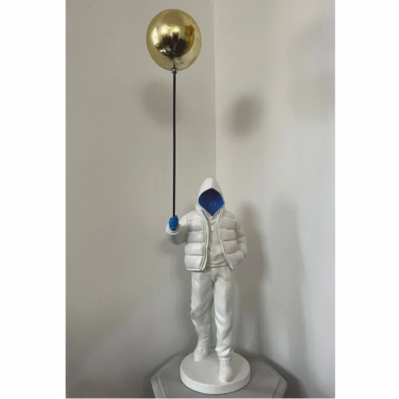 Nur Heute Casa Padrino Sculpture Décorative Garçon avec Ballon Blanc / Bleu / Or H. 80 cm