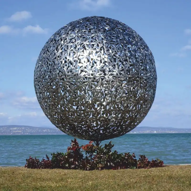 Casa Padrino sculpture de décoration de jardin de luxe en acier inoxydable sphère argent Ø 170 x H. 200 cm Echt