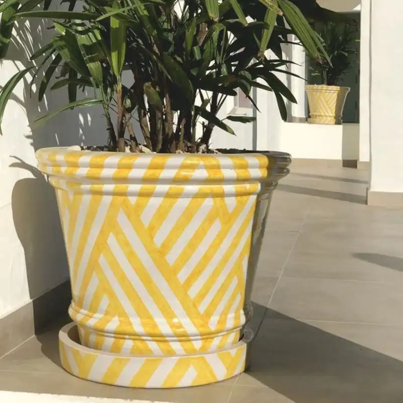Casa Padrino pot de fleurs de luxe en céramique blanc / jaune Ø 79 x H. 63 cm - Décoration de jardin Direkt Vom Hersteller