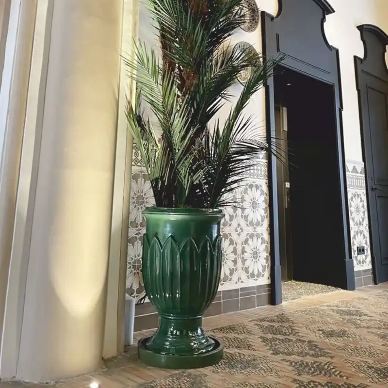 Casa Padrino pot de fleurs de luxe en céramique vert Ø 53 x H. 81 cm - Décoration pour hôtel et jardin Solange Der Vorrat Reicht