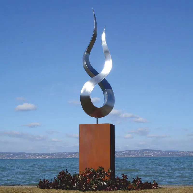 Begrenztes Angebot Casa Padrino sculpture de décoration de jardin de luxe en métal flamme sur colonne argent / rouille H. 301 cm