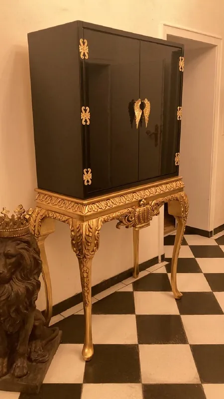 Pompöös di Casa Padrino armadio bar barocco di lusso nero / oro - Armadio bar barocco Pompööser disegnato da Harald Glööckler - Mobili bar barocchi - Nobile e Magnifico Top-Preis