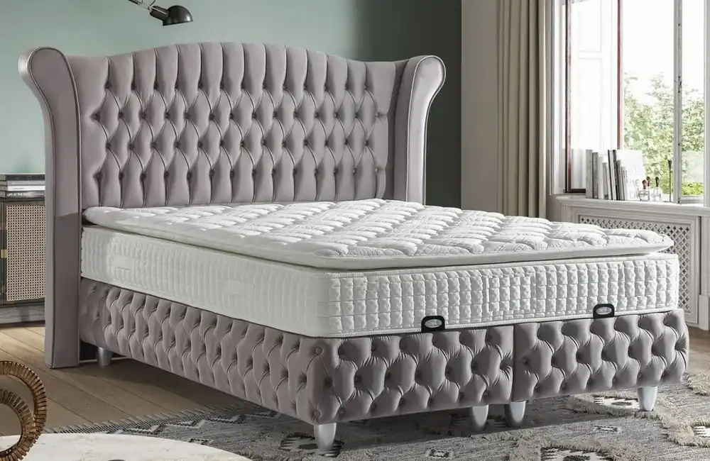 Direktkauf Casa Padrino letto matrimoniale Chesterfield di lusso grigio / argento - Varie Dimensioni - Letto con testiera e materasso - Mobili camera da letto - Mobili Chesterfield - Mobili di lusso