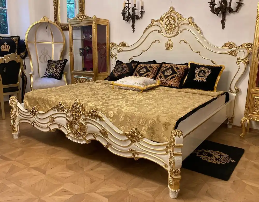 Pompöös di Casa Padrino letto matrimoniale barocco di lusso crema / oro - Letto barocco pomposo disegnato da Harald Glööckler - Mobili per camera da letto barocco - Mobili barocchi Neu Im Sortiment