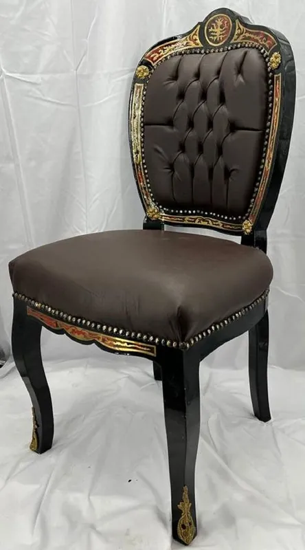 Sofort Bestellen Casa Padrino sedia da pranzo barocco boulle marrone / nero / rosso / oro - Magnifica sedia con pregiata pelle artificiale - Mobili per sala da pranzo in stile barocco - Mobili Barocchi Boulle