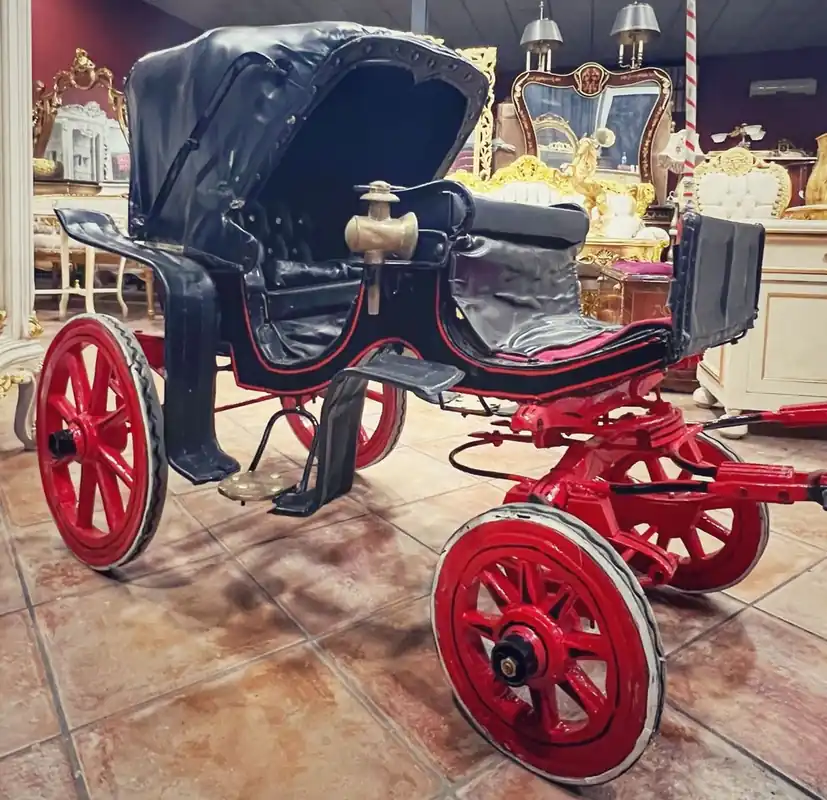 Garantierte Lieferung Casa Padrino carrozza trainata da cavalli per bambini barocco nero / rosso - Magnifica carrozza per bambini in stile barocco - Carrozza in stile barocco - Accessori barocchi - Mobili barocchi