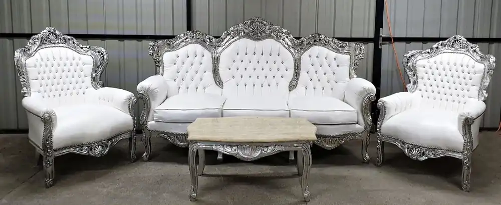Jetzt Kaufen Casa Padrino set da soggiorno barocco di lusso bianco / argento - 1 Divano Pelle Artificiale Barocco e 2 Poltrone Pelle Artificiale Barocche - Mobili soggiorno stile barocco - Mobili barocchi