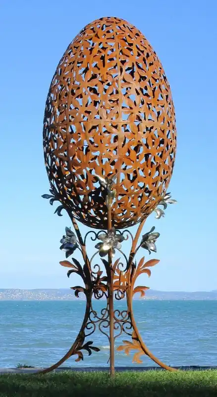 Casa Padrino scultura da giardino XXL in acciaio barocco di lusso uovo ruggine / argento 107 x 95 x A. 200 cm - Grande decorazione da giardino XXL - Decorazione da esterno di lusso Beliebt