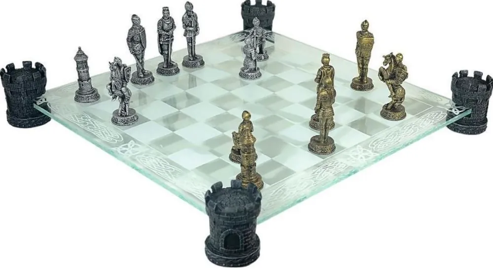 Knallerangebot Casa Padrino set di scacchi di lusso cavaliere ottone antico / argento antico 42 x 42 cm - Scacchiera in vetro con torri del castello in poliresina e pezzi degli scacchi in poliresina