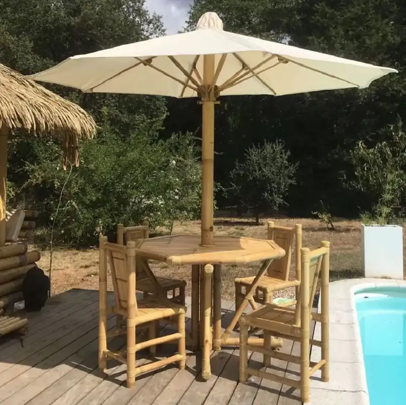 Rabatt Casa Padrino set di mobili da giardino in bambù di lusso naturale / crema - 1 Tavolo da Giardino in Bambù con Ombrellone e 4 Sedie da Giardino in Bambù - Mobili da giardino in bambù di lusso