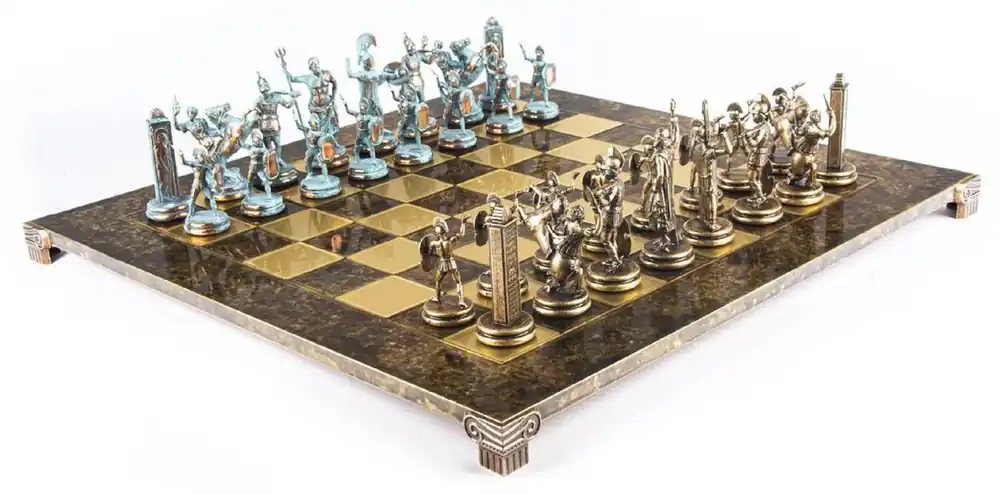 Kracherpreis Casa Padrino set di scacchi di lusso marrone / ottone 54 x 54 cm - Gioco degli scacchi greci - Scacchiera in ottone con pezzi degli scacchi - Accessori decorativi di lusso