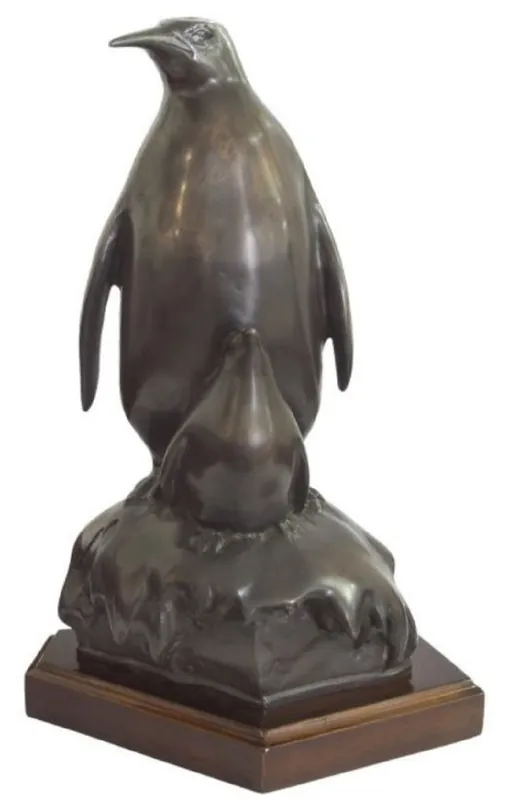 Neue Kollektion Casa Padrino figura de bronce pingüino madre con niño bronce / marrón 22 x 15 x H. 33 cm - Escultura de Lujo