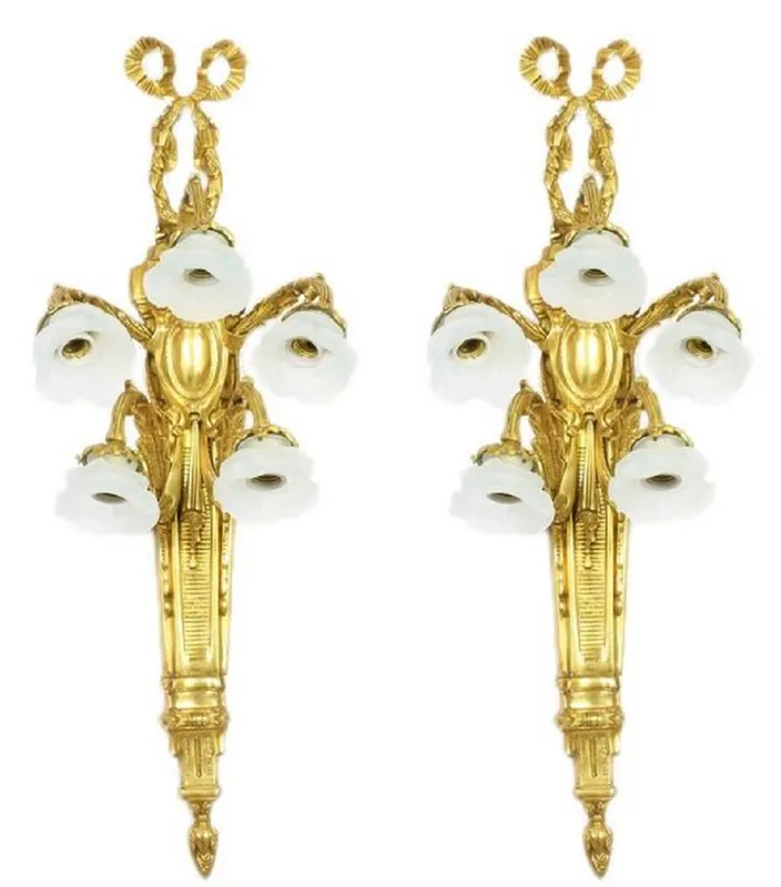 Nur Für Kurze Zeit Casa Padrino conjunto de lámparas de pared barroco oro / blanco 35 x 25 x H. 95 cm - Suntuoso Lámparas de Bronce Dorado con Pantallas de Vidrio en Forma de Rosa