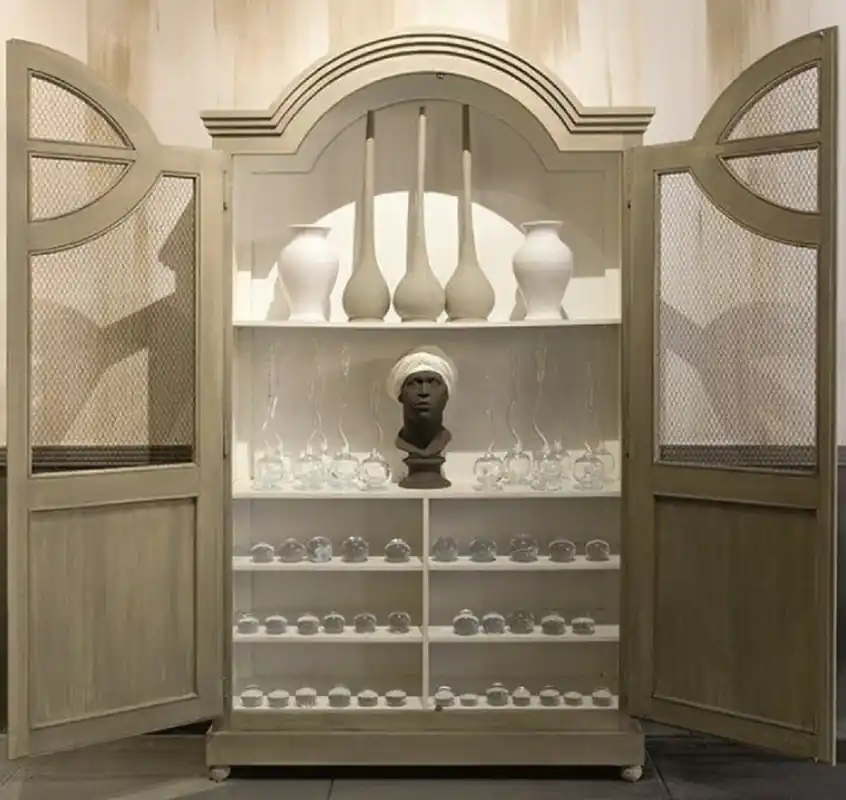 Casa Padrino gabinete de estilo campestre de lujo gris / blanco - Gabinete de madera maciza hecha a mano con 2 puertas - Muebles de madera maciza de estilo campestre - Calidad de Lujo Finale Aktion