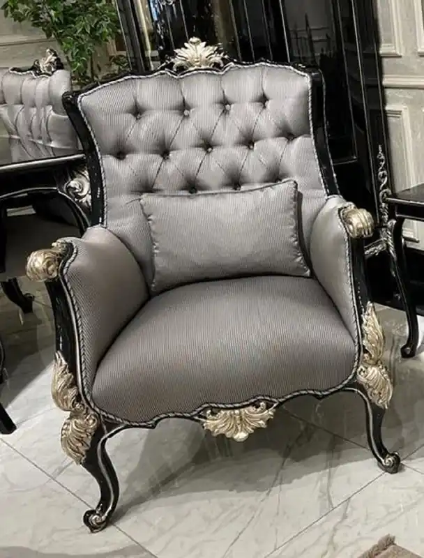 Preiswert Casa Padrino sillón de salón barroco de lujo plata / negro / plata - Sillón de estilo barroco hecho a mano con cojín decorativo - Muebles de salón barrocos