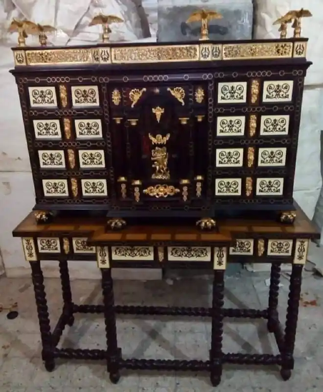 Casa Padrino secreter barroco de lujo marrón oscuro / marrón marquetería / negro / blanco / oro - Secreter de estilo antiguo con puertas y cajones - Muebles de oficina barrocos - Noble y Magnífico Expressversand