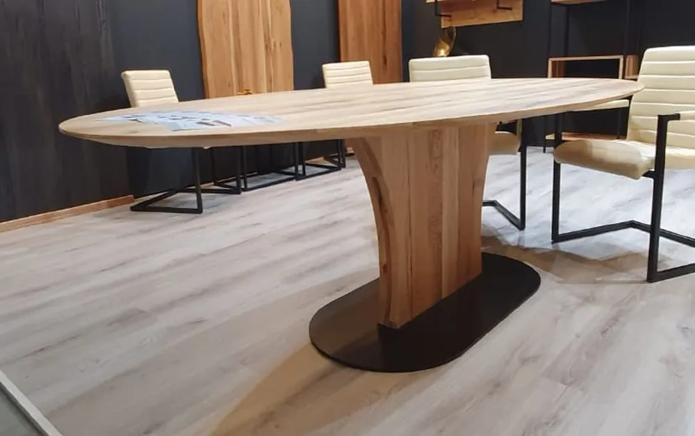 Garantierte Lieferung Casa Padrino mesa de comedor de lujo natural / negro 240 x 120 x A. 77 cm - Mesa de cocina ovalada de madera maciza - Muebles de madera maciza - Muebles de comedor - Muebles de lujo