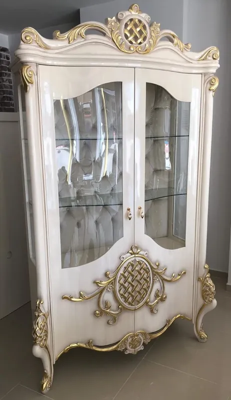 Casa Padrino vitrina barroco de lujo blanco / oro 130 x 50 x A. 222 cm - Magnífica vitrina con 2 puertas de vidrio y 2 estantes de vidrio - Muebles Barrocos Sonderangebot