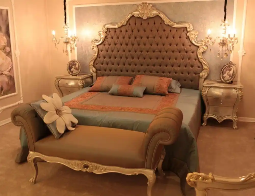 Top-Seller Casa Padrino conjunto de dormitorio barroco de lujo marrón / plata / oro - 1 Cama Doble con Cabecero y 2 Mesitas de Noche y 1 Banco - Muebles de dormitorio barrocos - Noble & Magnífica