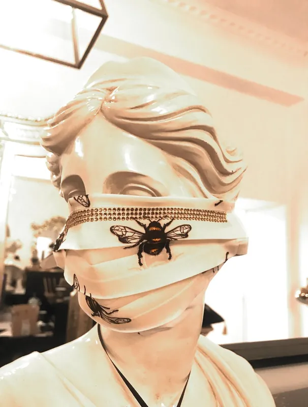 Preis Gesenkt Casa Padrino Bling Bling Mask Bees White - Máscara CP con pedrería dorada