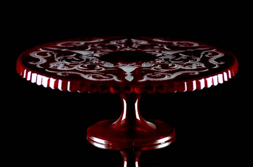 Finale Aktion Casa Padrino plato de pastel de lujo rojo / plata Ø 32 x A. 12 cm - Plato de pastel de vidrio grabado a mano y hecho a mano - Accesorios para Hoteles y Restaurantes - Calidad de Lujo