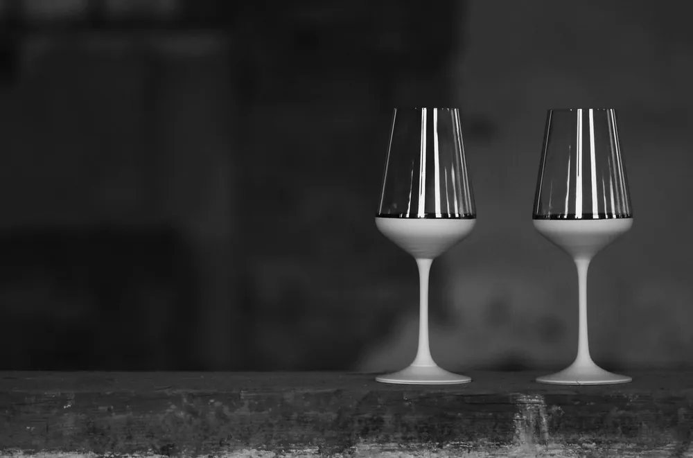 Casa Padrino conjunto de 6 copas de vino tinto de lujo blanco / plata Ø 8,5 x A. 24 cm - Copas de vino hechas y pintadas a mano - Accesorios para Hoteles y Restaurantes - Calidad de Lujo Letzte Chance