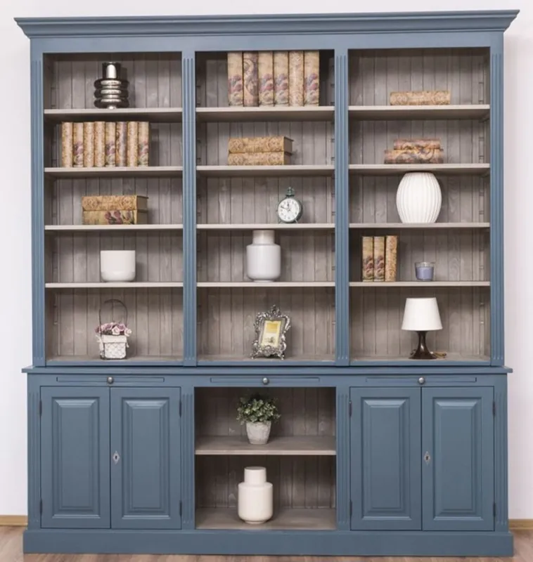 Wochenendangebot Casa Padrino armario de sala de estar estilo campestre azul / gris 229 x 51 x A. 244 cm - Armario de madera maciza - Armario de libros - Muebles de estilo campestre