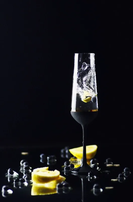 Jetzt Kaufen Casa Padrino conjunto de 6 copas de champán de lujo negro / oro Ø 6,5 x A. 26,5 cm - Copas de champán hechas y pintadas a mano - Accesorios para Hoteles y Restaurantes - Calidad de Lujo