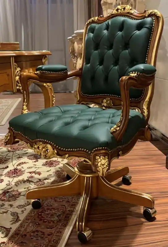 Direktkauf Casa Padrino silla de oficina barroco de lujo verde / marrón / oro 70 x 57 x A. 108 cm - Magnífica silla de escritorio de madera maciza con piel genuina - Muebles de oficina barrocos - Calidad de Lujo