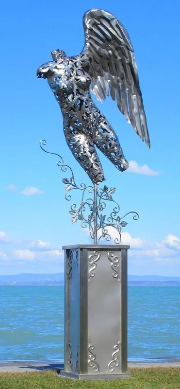 Sale Casa Padrino escultura de decoración de jardín de lujo ángel en columna plata 53 x 98 x A. 300 cm - Figura decorativa grande de acero inoxidable - Figura de Jardín - Decoración de Jardín de Hotel