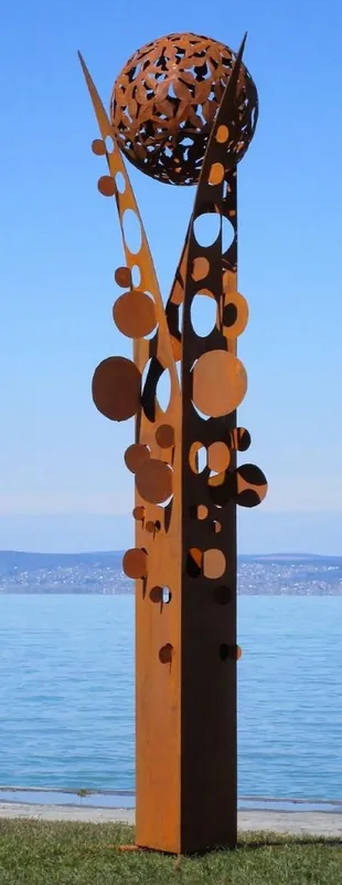 Casa Padrino escultura de jardín de acero de diseño columna con bola oxido 75 x 70 x A. 268 cm - Decoración de jardín hecha a mano resistente a la intemperie Günstig