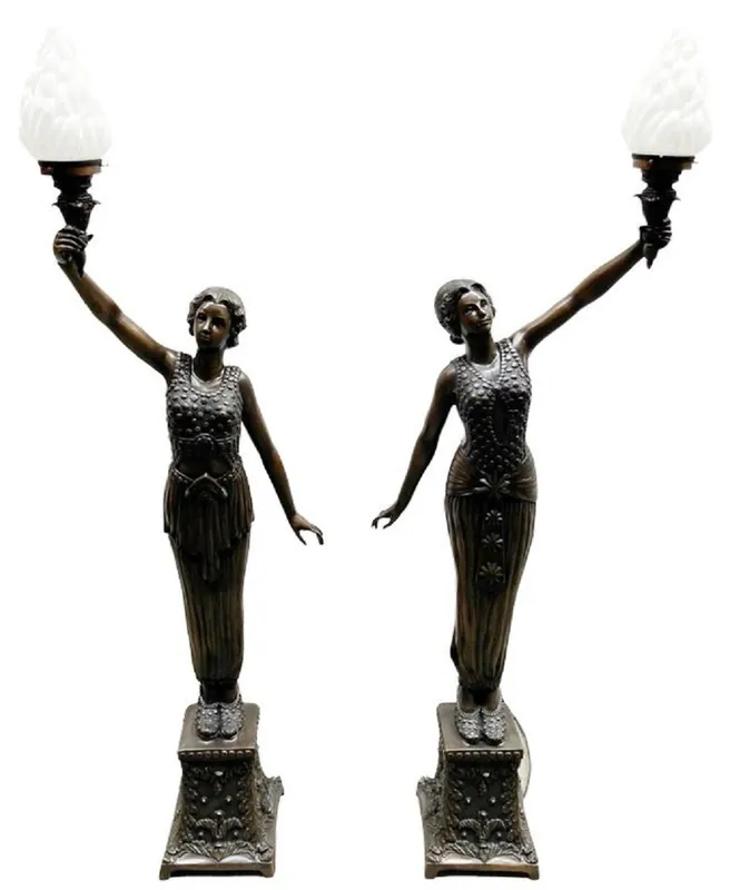 Casa Padrino lámparas de pie barrocos de lujo damas con antorchas bronce / blanco 65 x 30 x A. 190 cm - Elegantes esculturas decorativas en bronce - Magníficas luces barrocos de bronce Ausverkauf