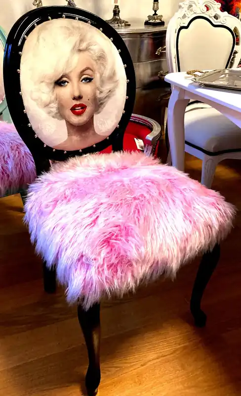 Casa Padrino Silla de comedor barroca de lujo Marilyn Monroe Rosa / Negro - Silla de diseño de arte pop hecha a mano con piel sintética - Muebles de comedor barrocos Kracherpreis